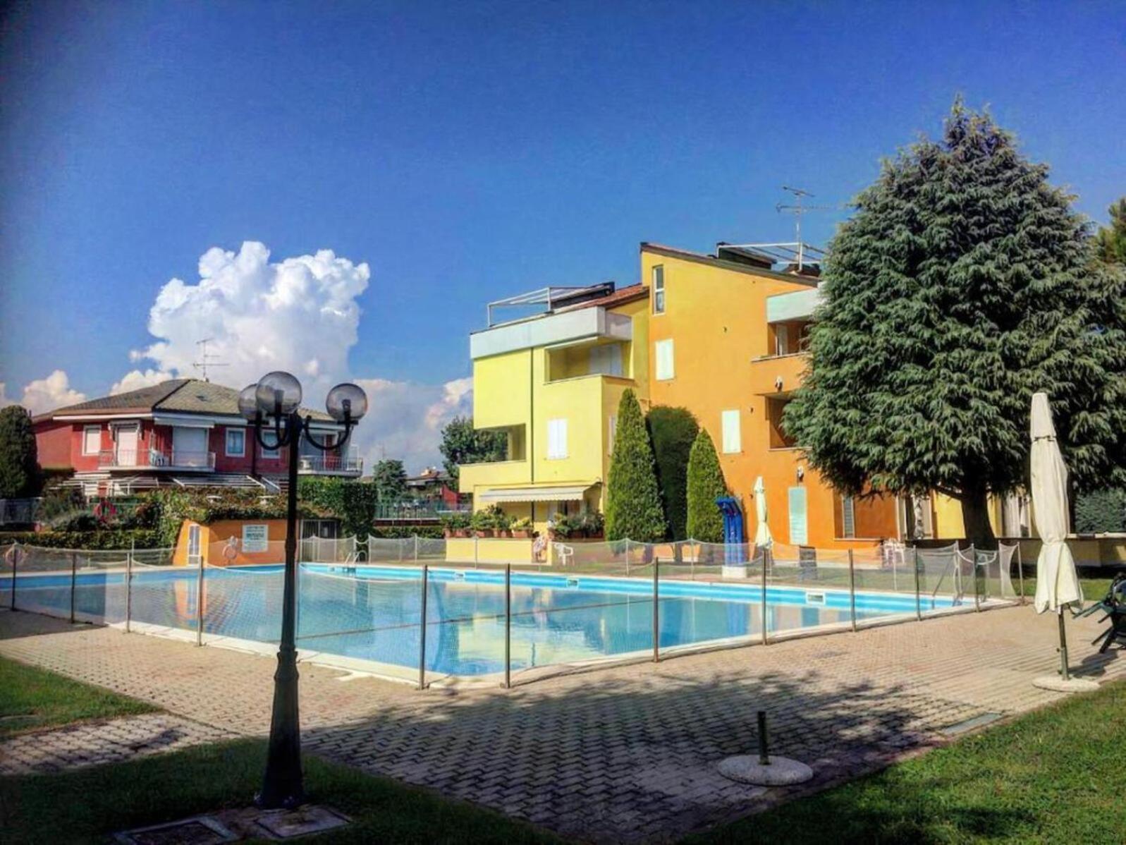 Quarzo Apt- Comfort In Piscina A Sirmione Apartment Exterior photo