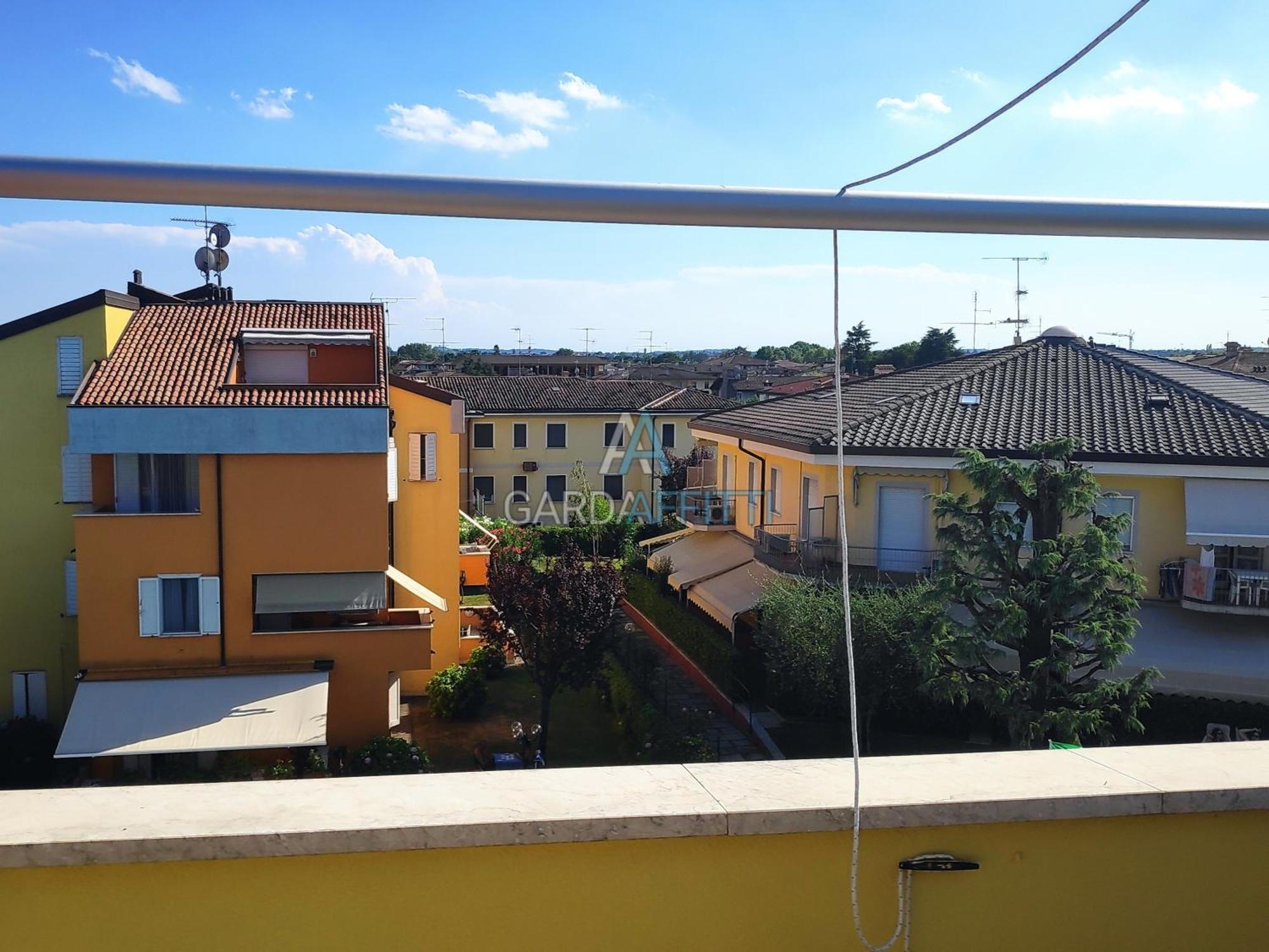 Quarzo Apt- Comfort In Piscina A Sirmione Apartment Exterior photo