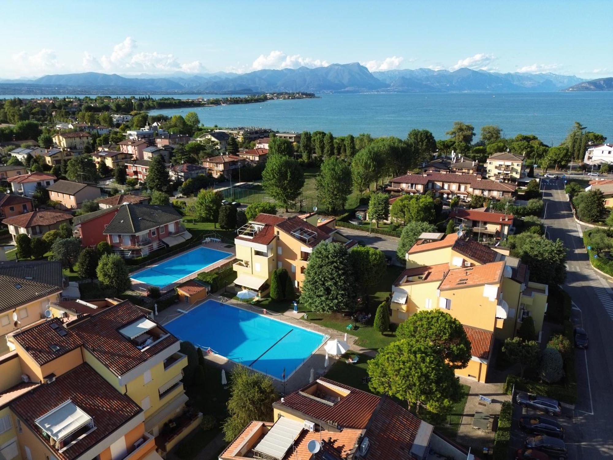 Quarzo Apt- Comfort In Piscina A Sirmione Apartment Exterior photo