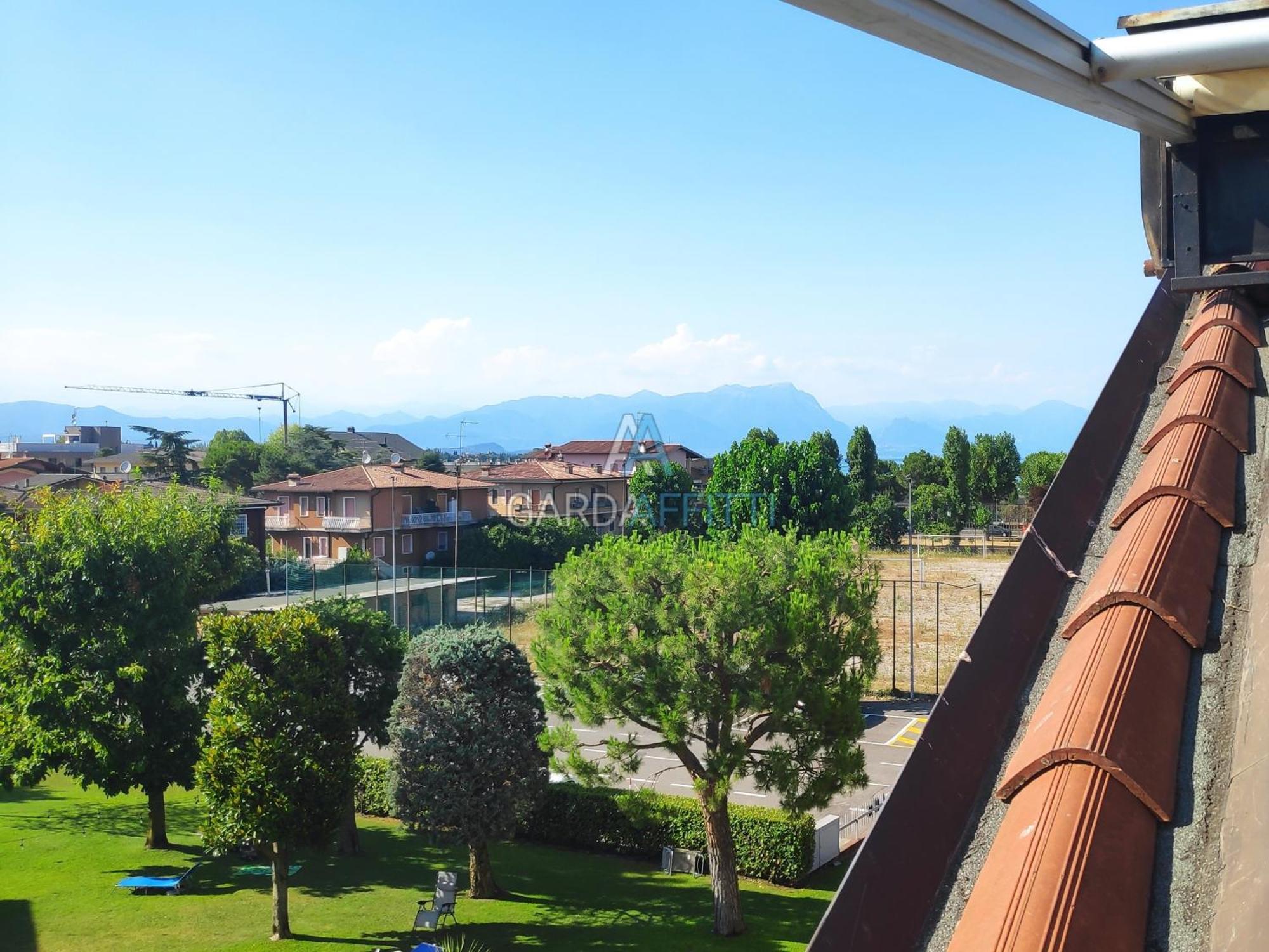 Quarzo Apt- Comfort In Piscina A Sirmione Apartment Exterior photo