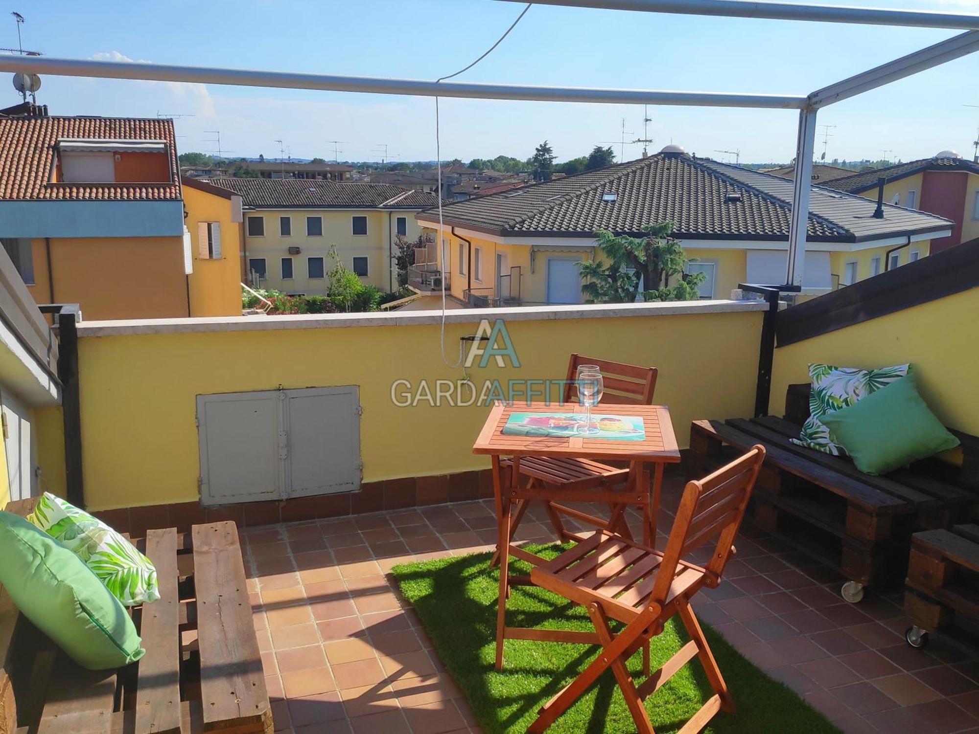 Quarzo Apt- Comfort In Piscina A Sirmione Apartment Exterior photo