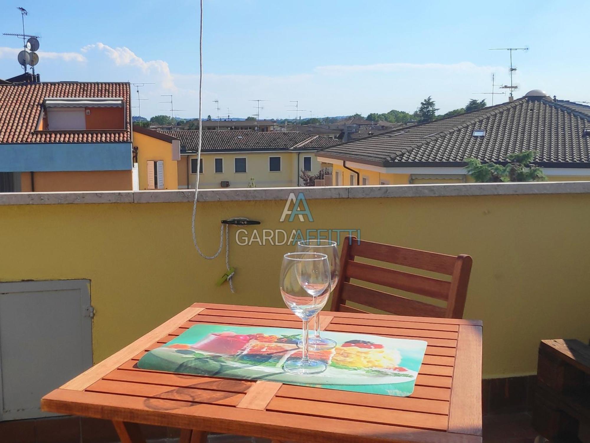 Quarzo Apt- Comfort In Piscina A Sirmione Apartment Exterior photo