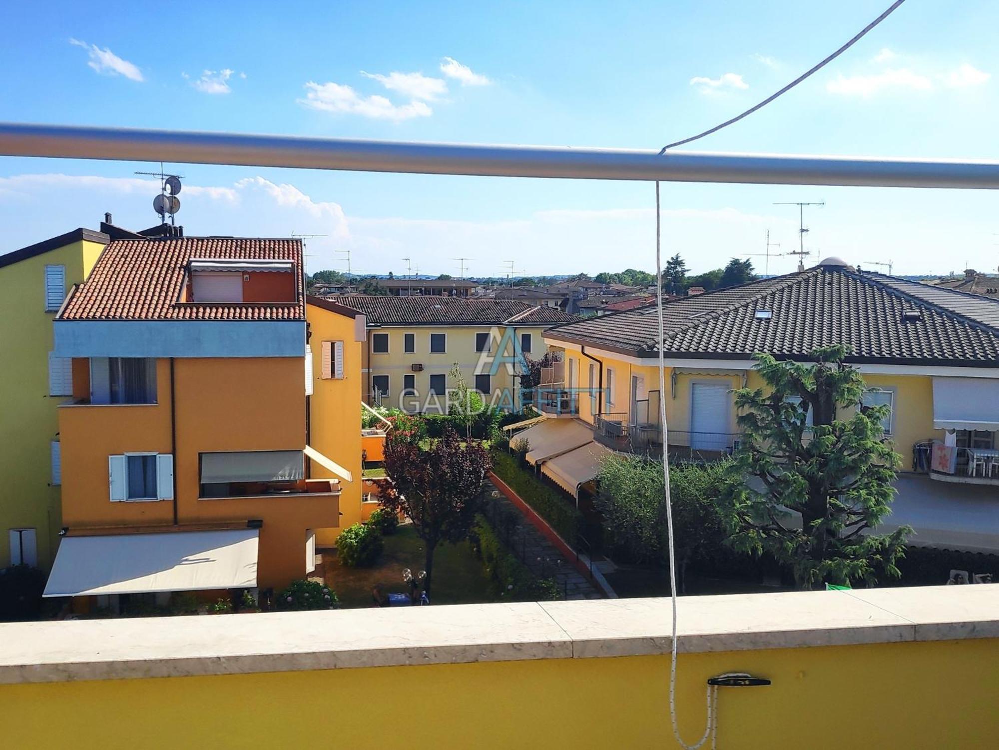 Quarzo Apt- Comfort In Piscina A Sirmione Apartment Exterior photo